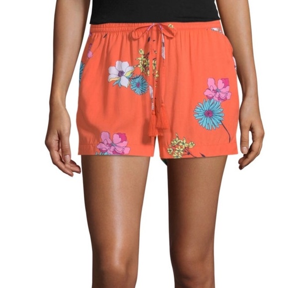 • SOLD // soft floral tassel shorts by ana • - Picture 8 of 8